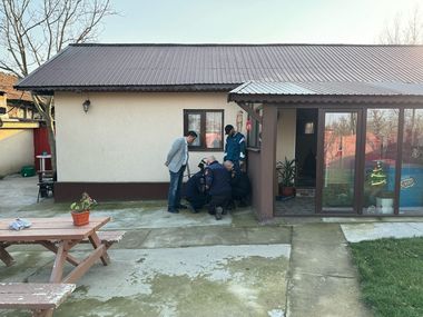 Dolj: Patru persoane din trei gospodării aflate în apropierea casei care a explodat au fost evacuate

