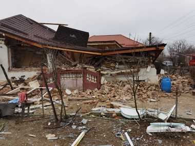 Dolj: Măsurătorile făcute în zona locuinţei care a explodat şi în curţile vecine indică în continuare prezenţa metanului, în diverse concentraţii
