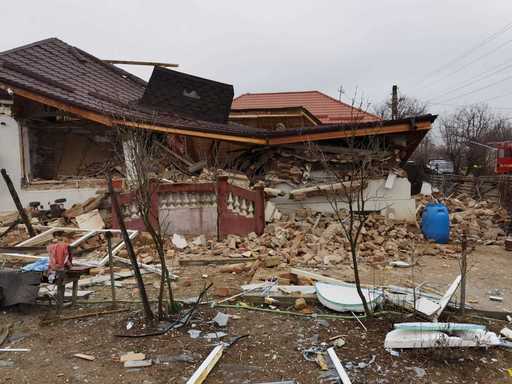 Dolj: Măsurătorile făcute în zona locuinţei care a explodat şi în curţile vecine indică în continuare prezenţa metanului, în diverse concentraţii