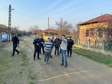 Autorităţile din Dolj anunţă că aşteaptă o soluţie tehnică, din partea unei firme, pentru situaţia din localitatea Bâzdâna, unde o explozie a avut loc într-o casă din cauza unei acumulări de metan în sol