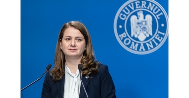 Ministrul Educaţiei, Ligia Deca, îi prezintă premierului Marcel Ciolacu situaţia de la Şcoala Gimnazială Nicolae Titulescu - surse