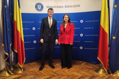 Ligia Deca, discuţii cu ambasadorul Marii Britanii la Bucureşti despre colaborarea în domeniul învăţământului superior, promovarea educaţiei pentru mediu şi climă şi sprijinirea educaţiei în mediul rural