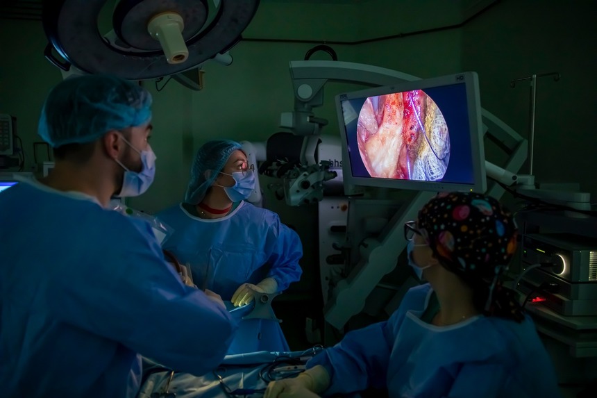 MApN: Primul caz din România de operaţie pe creier prin pleoapă a avut loc la  Spitalul Universitar de Urgenţă Militar Central „dr. Carol Davila” 