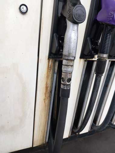Peste 85 de staţii de carburant din reţeaua Lukoil au fost controlate de ANPC în toată ţara, într-o singură zi/ Au fost date amenzi de 45.000 de lei/ Patru staţii au fost închise temporar - FOTO, VIDEO
