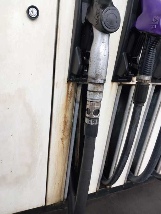 Peste 85 de staţii de carburant din reţeaua Lukoil au fost controlate de ANPC în toată ţara, într-o singură zi/ Au fost date amenzi de 45.000 de lei/ Patru staţii au fost închise temporar - FOTO, VIDEO