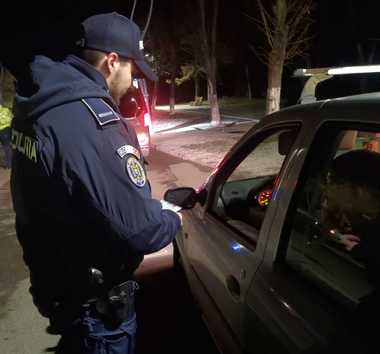Constanţa: Şofer urmărit după ce a refuzat să oprească la semnal / El a refuzat să fie testat pentru consum de alcool şi droguri şi nici nu a vrut să îi fie recoltate probe de sânge 
