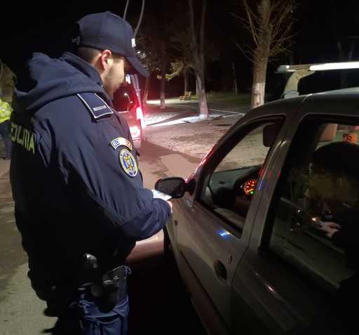Constanţa: Şofer urmărit după ce a refuzat să oprească la semnal / El a refuzat să fie testat pentru consum de alcool şi droguri şi nici nu a vrut să îi fie recoltate probe de sânge 