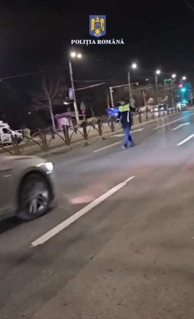 Amplă acţiune a poliţiştilor în Capitală / Au fost verificate aproape 800 de persoane şi peste 230 de autovehicule / Mai multe persoane au fost descoperite cu droguri asupra lor - VIDEO
