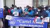 Membrii Federaţiei Sindicatelor din Comerţ, federaţie afiliată CNS Cartel ALFA, protestează luni dimineaţă la sediul Ministerului Muncii şi Solidarităţii Sociale 