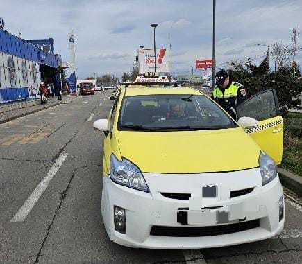 Poliţiştii au verificat, pe 14 martie, transportul de persoane în regim de „TAXI”, în zona aeroporturilor / Au fost date amenzi de peste 10.000 lei