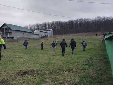 Botoşani: Un copil de doi ani dat dispărut, căutat de peste 100 de persoane, un câine de urmă şi drone - VIDEO