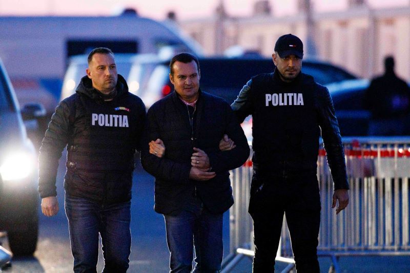 UPDATE - Fostul primar al municipiului Baia Mare, Cătălin Cherecheş, condamnat la cinci ani de închisoare pentru luare de mită, a ajuns în România din Germania / Precizările avocatului şi ale Poliţiei Române - FOTO
