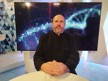 Preot, asistent social care lucrează cu tineri dependenţi: Lupta cu drogul nu trebuie să fie o luptă de genul ”mă las de păcatul acesta”. Nu este un păcat, este o boală 