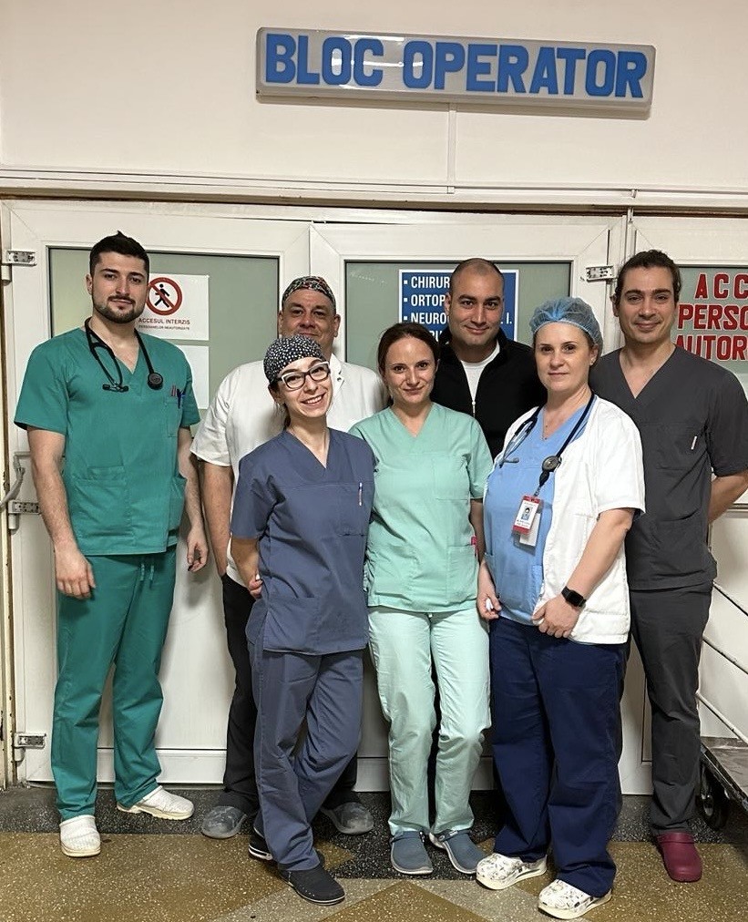 Echipe de medici de la spitale din trei oraşe au realizat, în weekend, la Spitalul de Urgenţă Târgu Mureş prelevarea de organe şi ţesuturi de la o pacientă cu anevrism rupt/ Este a doua astfel de intervenţie, la acest spital de la începutul anului - FOTO
