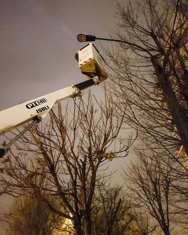 Nicuşor Dan a anunţat că, pentru 2024-2025, contractul pentru furnizarea energiei electrice pentru iluminatul public în Capitală va fi încheiat pe un preţ de 923.08 lei/ Mwh, comparativ cu 1.114 lei în 2023