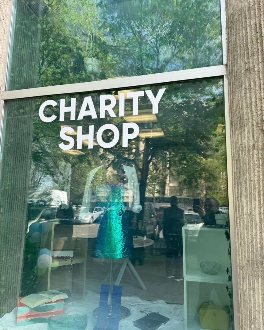 N. Dan: Am deschis magazinul caritabil „O mână de ajutor”, de unde puteţi cumpăra la preţuri modice obiecte donate, iar banii colectaţi vor fi folosiţi pentru a sprijini direct cauze sociale importante