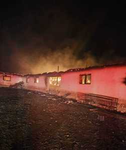 Constanţa: Un adăpost de animale a fost distrus într-un incendiu / Au ars 200 de oi şi trei tone de cereale 