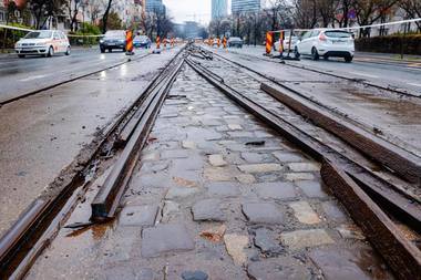 N. Dan: Am atribuit contractele pentru dirigenţia de şantier şi supervizarea lucrărilor de reabilitare a liniilor de tramvai pe o lungime de circa 41 km. În total, vom reabilita aproximativ 50 de km de infrastructură de tramvai