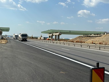 Trafic deviat pe A1 Bucureşti-Piteşti, începând de joi seară, pentru montarea grinzilor la un pasaj