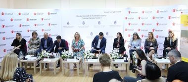 Organizaţia ”Salvaţi Copiii”  - Trei din cinci părinţi ucraineni refugiaţi în România nu au un loc de muncă /  Lipsa abilităţilor de comunicare în limba română este cauza pe care o declară cei mai mulţi