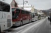 Sute de elevi din Sinaia primesc cadou de Paşte de la Primărie o excursie la Bucureşti/ Costul total plătit de administraţia locală este de 80.000 de lei/ Restricţii de trafic, în Sinaia, sâmbătă dimineaţă, când pleacă autocarele