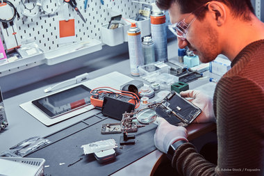 Parlamentul European a adoptat directiva privind aşa-numitul „drept la reparare” pentru consumatori / Producătorul va avea obligaţia să repare produsul la un preţ rezonabil, după perioada de garanţie legală