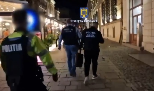 Poliţiştii din sectoarele 1 şi 3 ale Capitalei au verificat circa 1.700 de persoane şi 20 de societăţi comerciale, vineri şi sâmbătă / Amenzi aplicate în Centrul Vechi de peste 17.000 lei - VIDEO