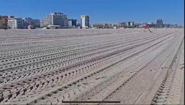 Administraţia Bazinală de Apă Dobrogea Litoral anunţă că plajele sunt pregătite pentru sezonul estival / Lucrările au inclus igienizarea, strângerea scoicilor şi algelor, nivelarea nisipului