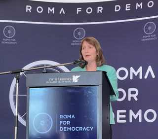  Ambasadoarea SUA, Kathleen Kavalec: Libertatea presei este vitală / Jurnaliştii români se numără printre cei care au scris cu curaj despre faptele şi consecinţele tragice ale războiului nedrept şi ilegal al Rusiei împotriva Ucrainei