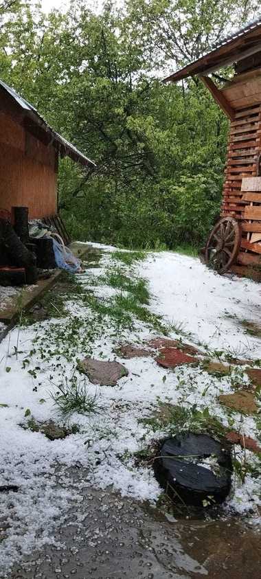 Noi căderi de grindină în mai multe zone din ţară - FOTO / VIDEO