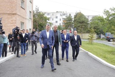 Marcel Ciolacu, Mihai Tudose, ministrul Fondurilor Europene Adrian Câciu, Lucian Romaşcanu, vizită la noua Unitate de Primiri Urgente a SJU Buzău, care va fi inaugurată în această vară / Ciolacu are programate miercuri mai multe acţiuni la Buzău - FOTO