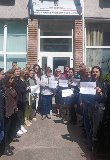 Proteste în Agenţii Judeţene pentru Protecţia Mediului/ Angajaţii reclamă discriminări salariale faţă de cei din alte instituţii publice