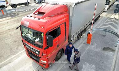 Poliţia de Frontieră reiterează că, în următoarele zile, sunt restricţii de circulaţie pe teritoriul Ungariei pentru autovehiculele de mare tonaj, fiindcă sunt celebrate Rusaliile Catolice