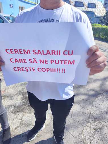 Miting de protest al angajaţilor de la Agenţiile pentru Protecţia Mediului, Oficiul Registrului Comerţului, Arhivele Naţionale, CNCD şi din Sport şi Tineret, în Piaţa Victoriei/ Sindicaliştii cer înlăturarea inechităţilor salariale