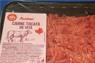 Sortiment de carne tocată, rechemat de magazinele Auchan din cauza suspiciunii privind contaminarea cu un corp străin/ Clienţii sunt sfătuiţi să nu consume produsul