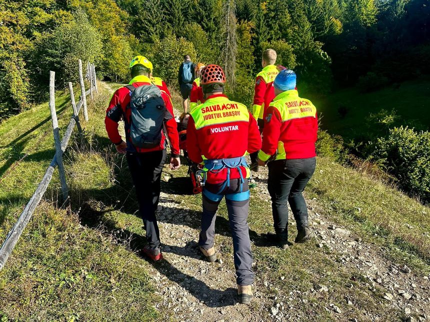 Intervenţii ale Salvamont, în Braşov şi Prahova, pentru recuperarea unor persoane care s-au accidentat. În  Prahova, o persoană a murit