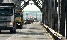 Lucrări de reparare a Podului Prieteniei din Punctul de Trecere a Frontierei Giurgiu-Ruse, pe partea bulgărească/ Circulaţia se desfăşoară pe o bandă