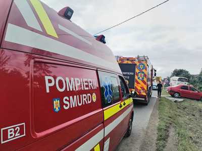 UPDATE - Bacău: Autocar în care se aflau peste 50 de copii implicat într-un accident