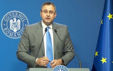 Constantin: Guvernul monitorizează zborurile anulate care au legătură cu aeroporturile româneşti. Românii au dreptul şi pot deschide litigii pentru a solicita despăgubiri către acele companii