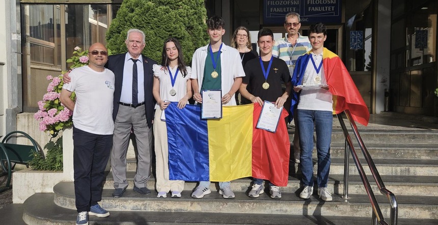 Echipa României, formată din 3 elevi de la Liceul Teoretic Internaţional de Informatică Bucureşti şi un elev din Timişoara, a obţinut 3 medalii de aur şi o medalie de argint, precum şi trofeul competiţiei la Balcaniada de Fizică