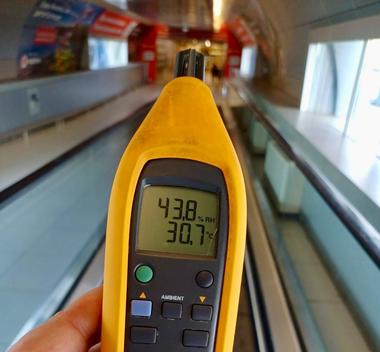 Comisarii ANPC au dat o amendă de 10.000 de lei deoarece sistemul de ventilaţie din Aeroportul Internaţional Henri Coandă nu funcţionează / Ei au cerut ca problema să fie rezolvată în 48 de ore - VIDEO