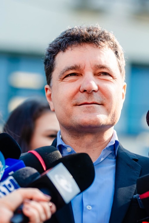 Nicuşor Dan: Am dat drumul la unul din locurile de joacă din Parcul Herăstrău / O să schimbăm toate locurile de joacă /  Începând cu 15 octombrie o să începem reparaţiile la malurile lacului