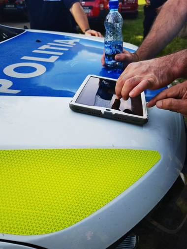 Noi prevederi vizând şoferii amendaţi contravenţional care refuză primirea procesului-verbal. Dacă sunt înregistraţi de către poliţist în timpul refuzului, se consideră că procedura comunicării procesului-verbal a fost îndeplinită 
