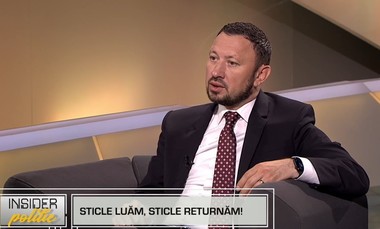 Fechet, despre cei care caută PET-uri în gunoaie: Între 5.000 şi 6.000 de români pun o pâine pe masă datorită sistemului de garanţie-returnare: caută sticle prin oraş, prin coşuri stradale. E greşit să amendezi un om care ia PET-ul dintr-un coş de gunoi
