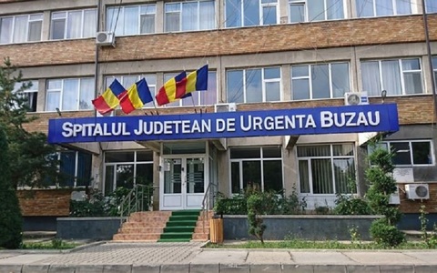 Restricţii de acces la Spitalul Judeţean Buzău din cauza creşterii numărului de cazuri de COVID-19. Vizitatorii vor purta mască şi halat
