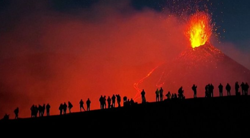 Atenţionare de călătorie transmisă de MAE – Suspendare a traficului aerian pe Aeroportul din Catania ca urmare a erupţiei vulcanului Etna