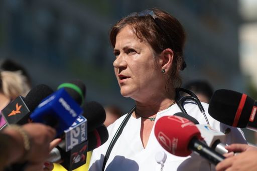 Şefa secţiei ATI de la Spitalul Sfântul Pantelimon anunţă că medicii din secţie renunţă la demisiile din gardă şi dă vina pe presă
