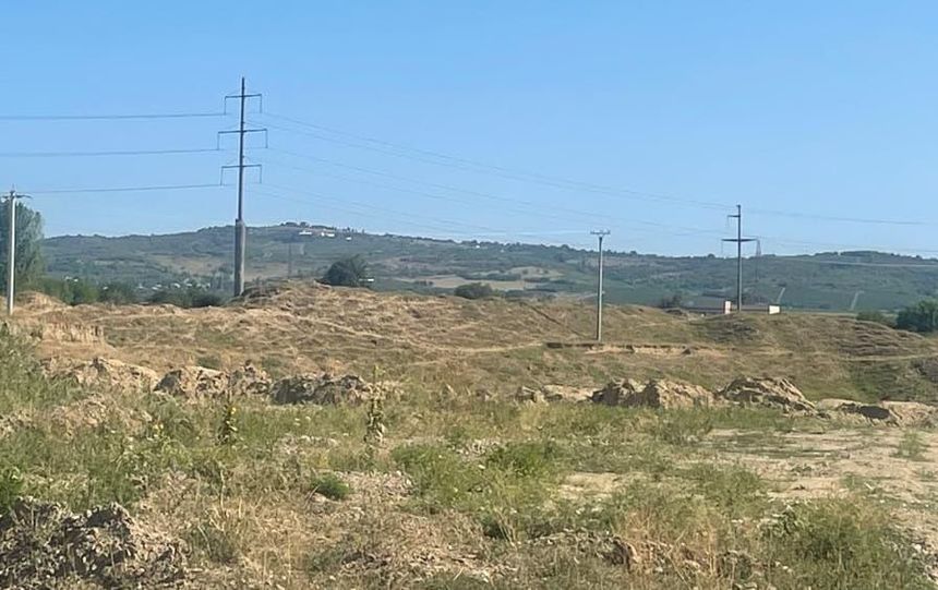 Prahova: Nereguli grave în activitatea balastierelor - deşeuri îngropate în amplasamentele unde s-a săpat, gropi săpate ilegal pentru exploatarea agregatelor minerale, săpături în malurile unui râu, pe terenuri private
