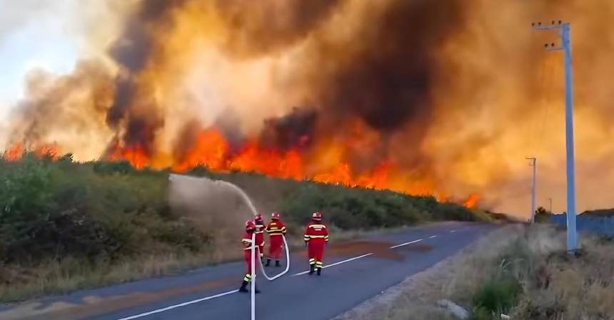 Raed Arafat: La incendiul de vegetaţie din Maramureş, situaţia este sub control, se intervine terestru în zone unde mai fumegă. Putem să spunem că incendiul este localizat