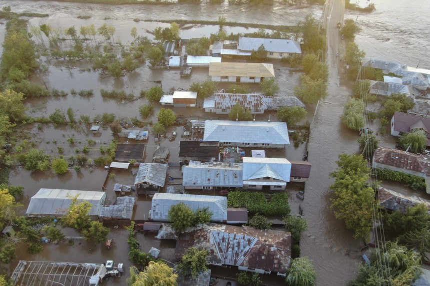 Inundaţii în Galaţi: 26 de persoane evacuate din localitatea Pechea, sâmbătă seară